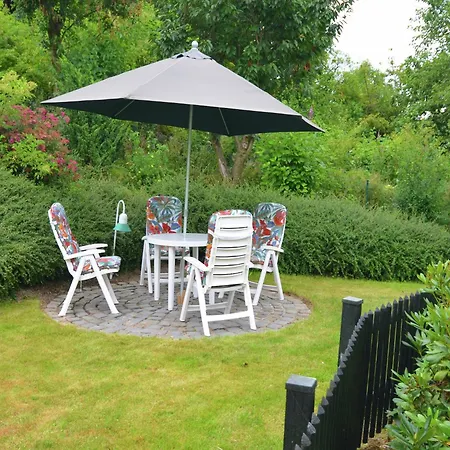 Modern In Schwalefeld With Garden דירה