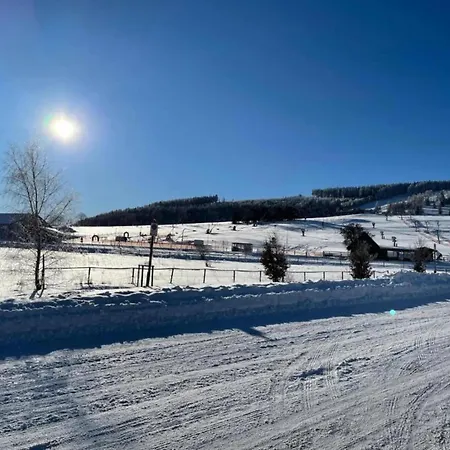 Modern In Schwalefeld With Garden דירה *