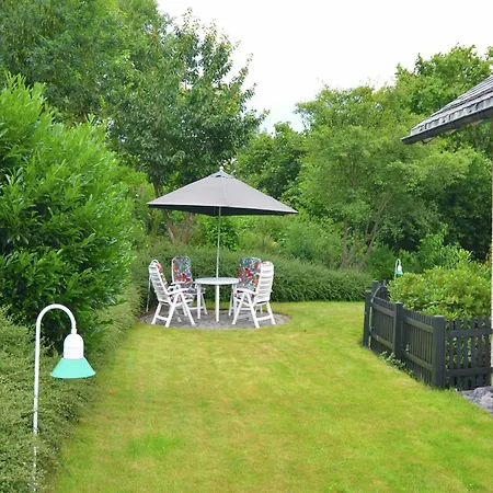 Modern In Schwalefeld With Garden דירה