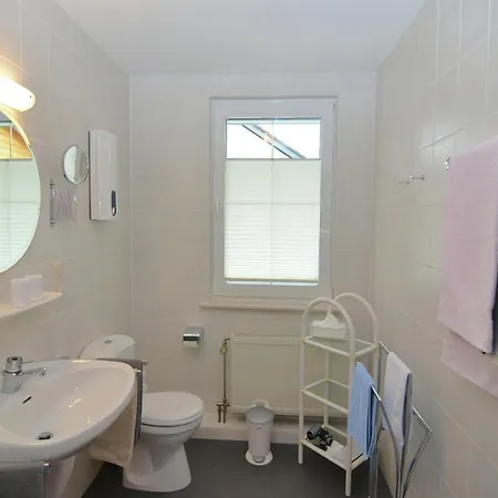 Modern In Schwalefeld With Garden