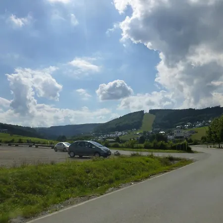 아파트 Modern In Schwalefeld With Garden