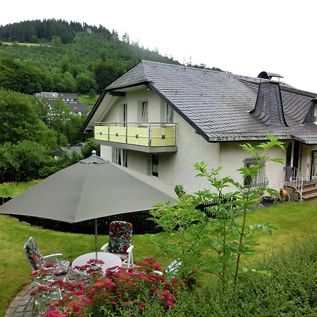 Modern In Schwalefeld With Garden Apartamento