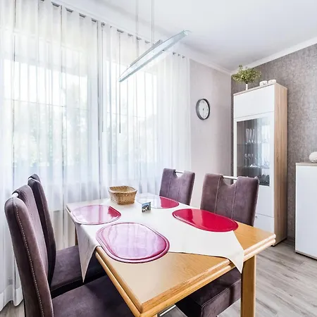 Modern In Schwalefeld With Garden דירה