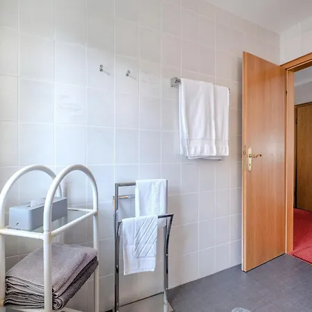 Modern In Schwalefeld With Garden 아파트