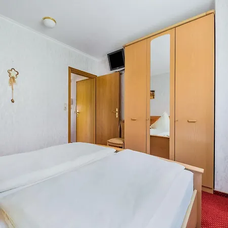 Modern In Schwalefeld With Garden 아파트 *